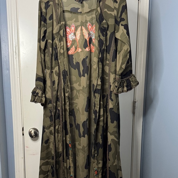 Z&L Tops - Camo Floral Embroidered Long Women’s Duster
